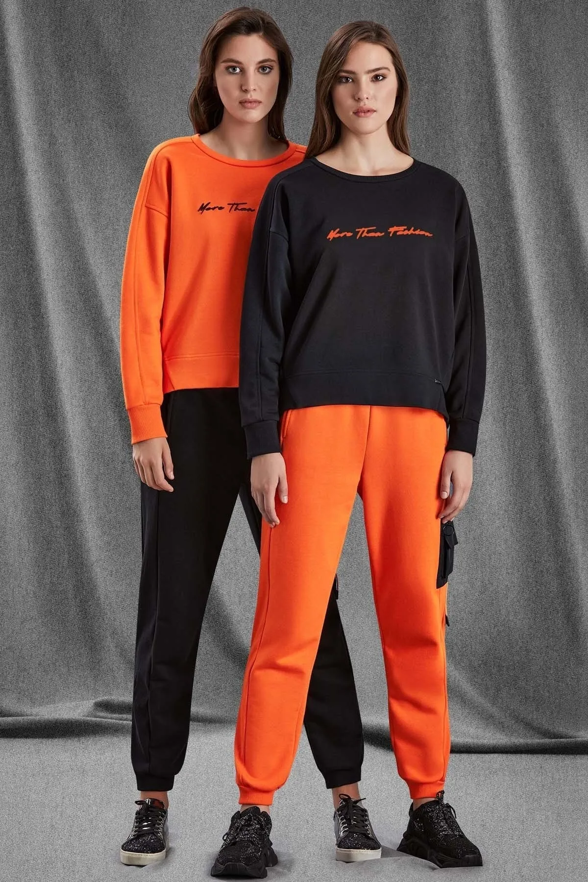 Guitar  Zigarettenschwarze Strick-Jogginghose