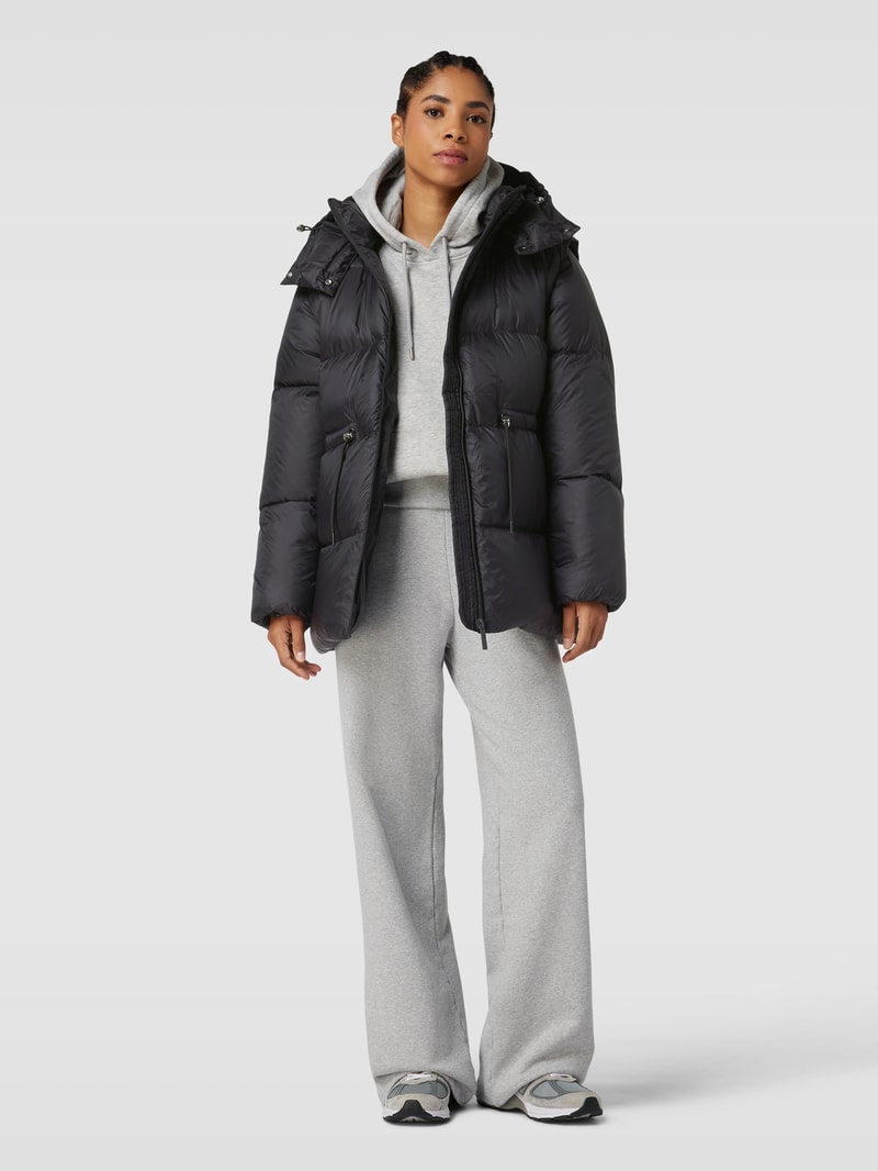 Steppjacke mit seitlichen Eingrifftaschen in schwarz