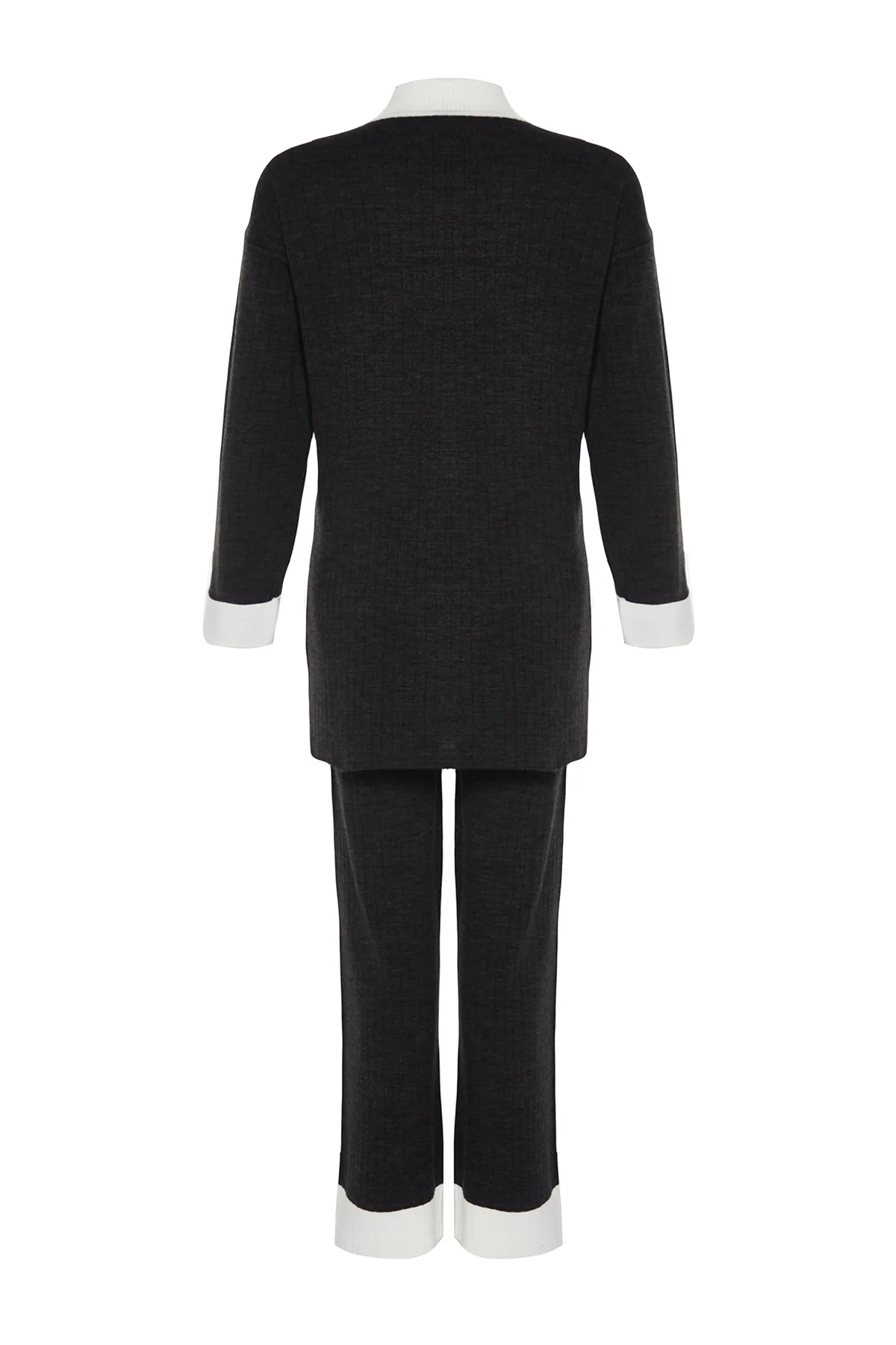 Trendyol Modest  Anthrazitfarbenes Strickset mit Stehkragen und Farbblock-Muster, gerippter Pullover und Hose TCTAW22US0080