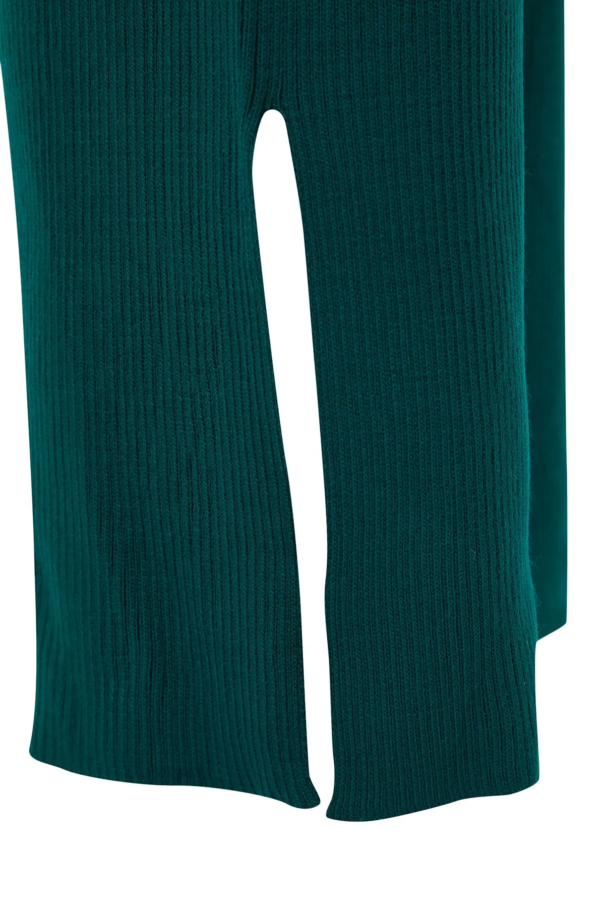 Trendyol Collection  Smaragdgrünes, weit geschnittenes Basic-Hosen-Set aus Strickoberteil und -unterteil TWOAW22AU0040