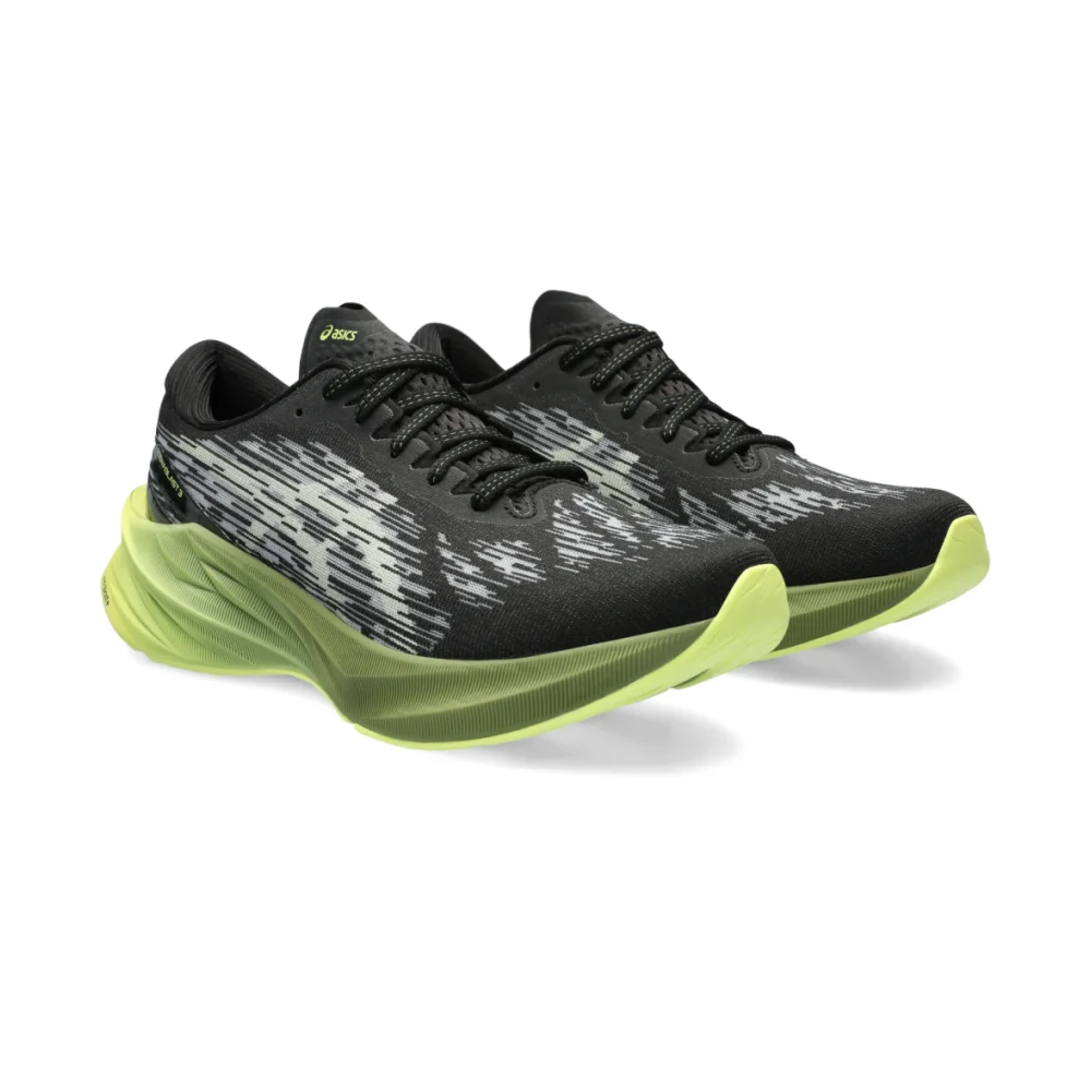 Asics Novablast 3 1011B458-005 / schwarz