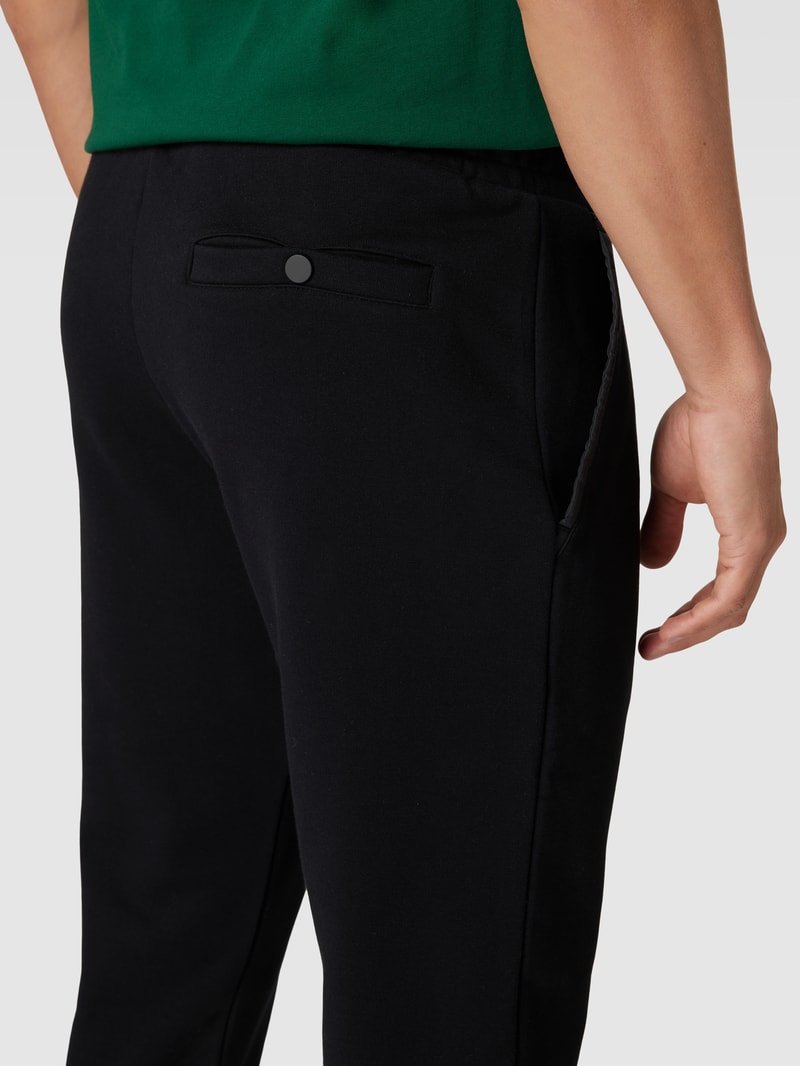 Sweatpants mit Gesäßtasche in schwarz