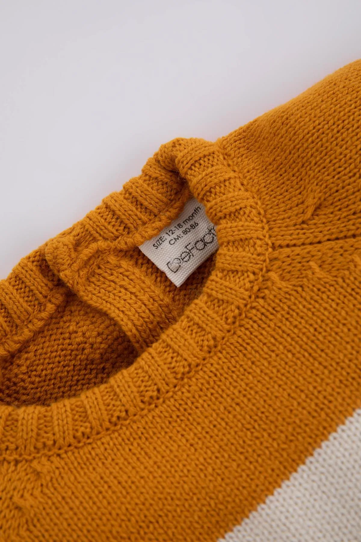 DeFacto  Baby-Jungen-Pullover mit Rundhalsausschnitt und Farbblockdesign