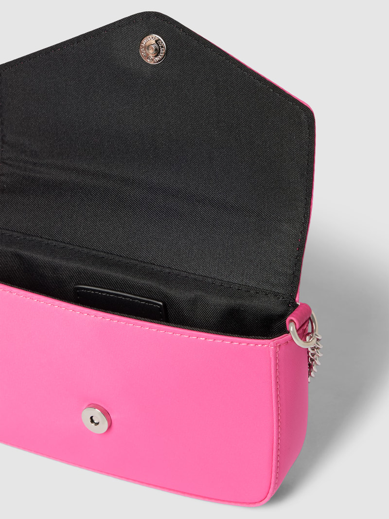 Micro Bag mit Camouflage-Muster in pink