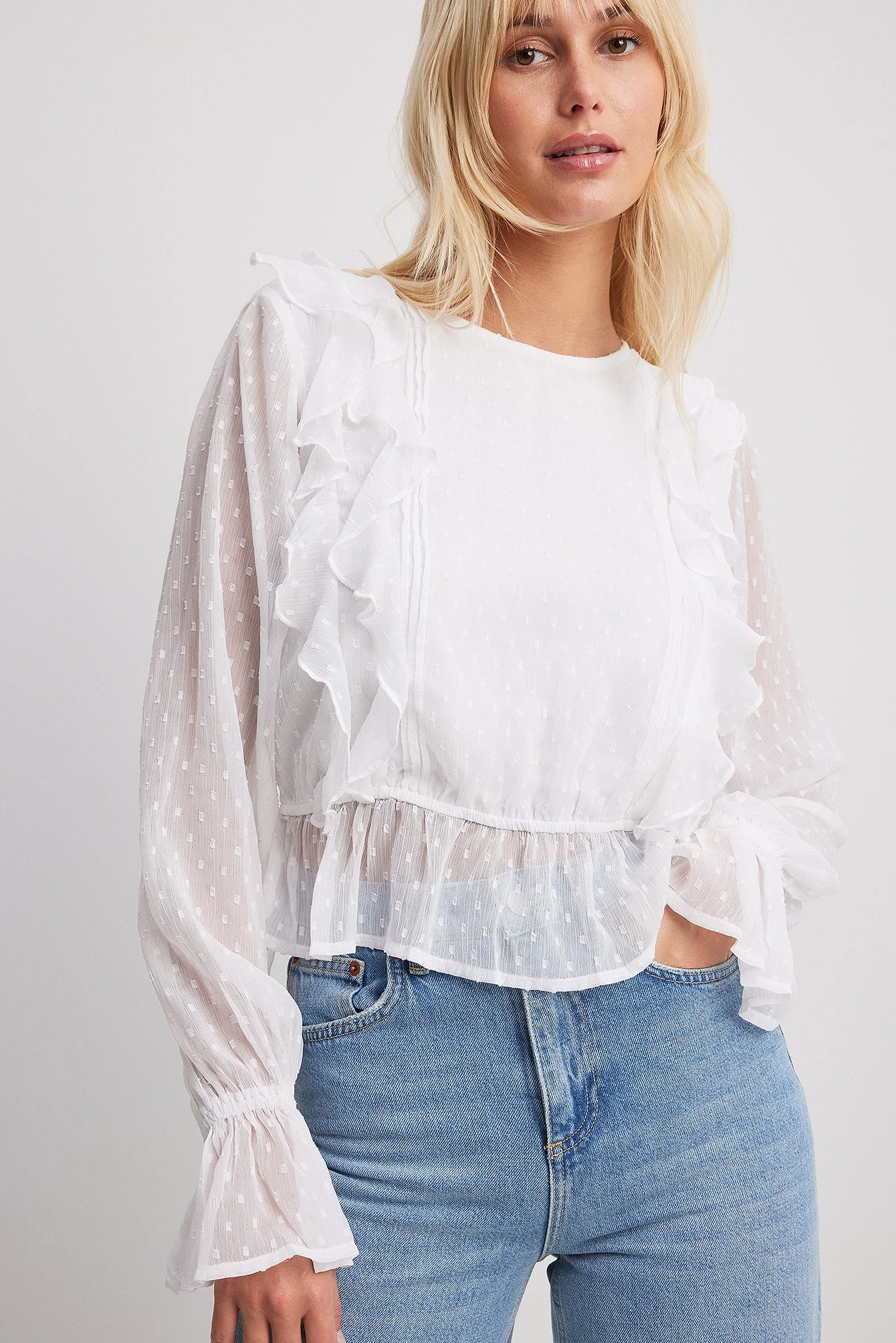 Recycelte Dobby-Bluse mit Rüschen