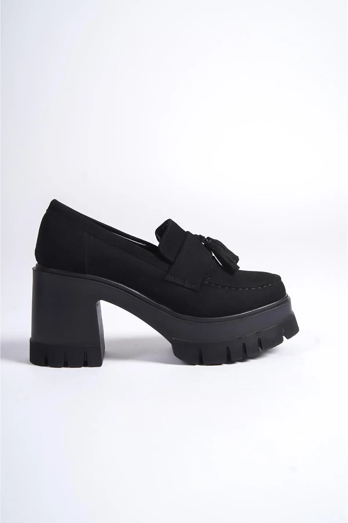 Capone Outfitters  Capone Damen-Loafer mit runder Zehenpartie, Quasten und mittelhohem Absatz