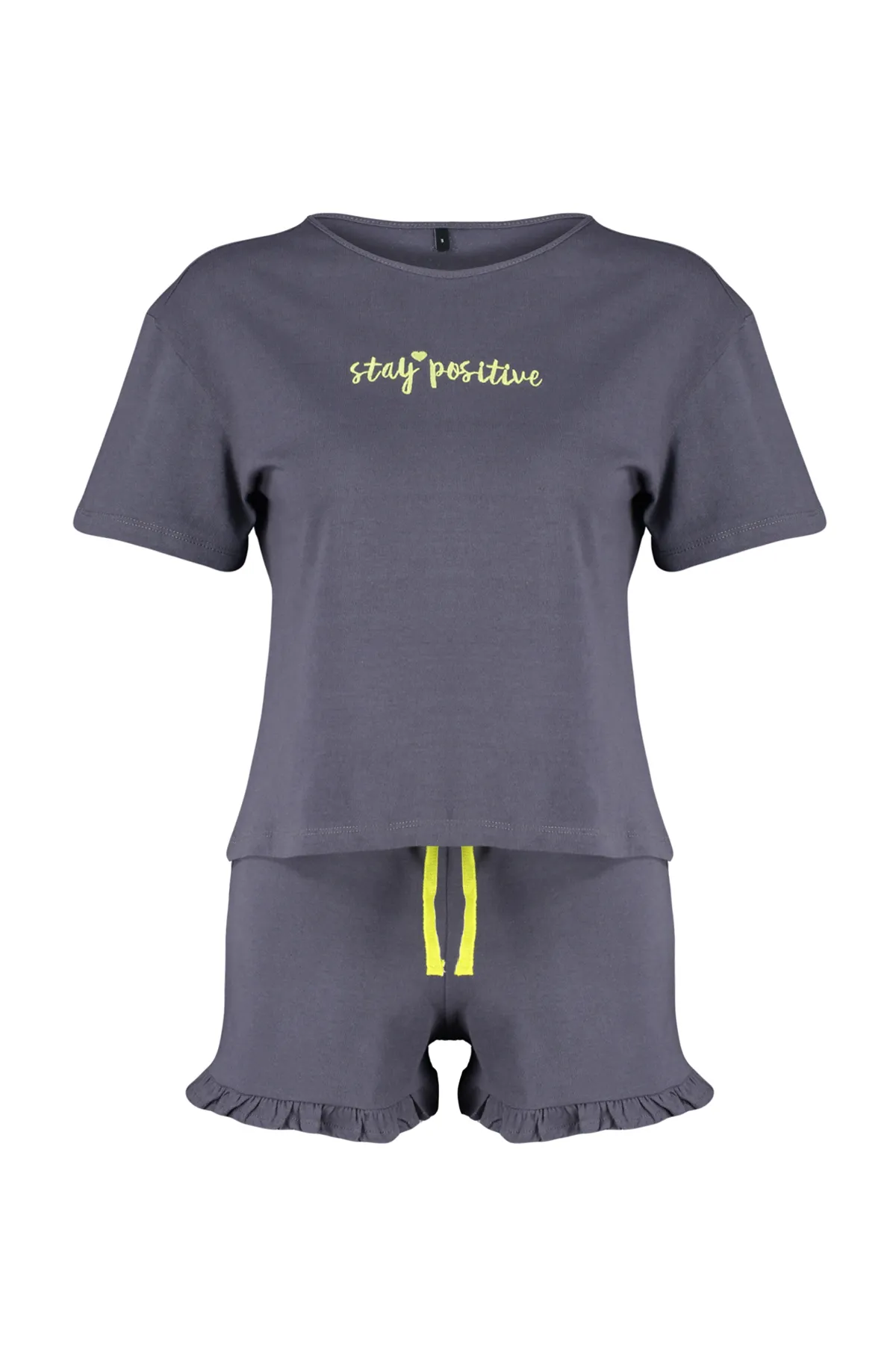 Trendyol Collection  Anthrazitfarbenes Pyjama-Set aus T-Shirt und Shorts aus 100 % Baumwolle mit bestickten Rüschendetails THMSS20PT0165
