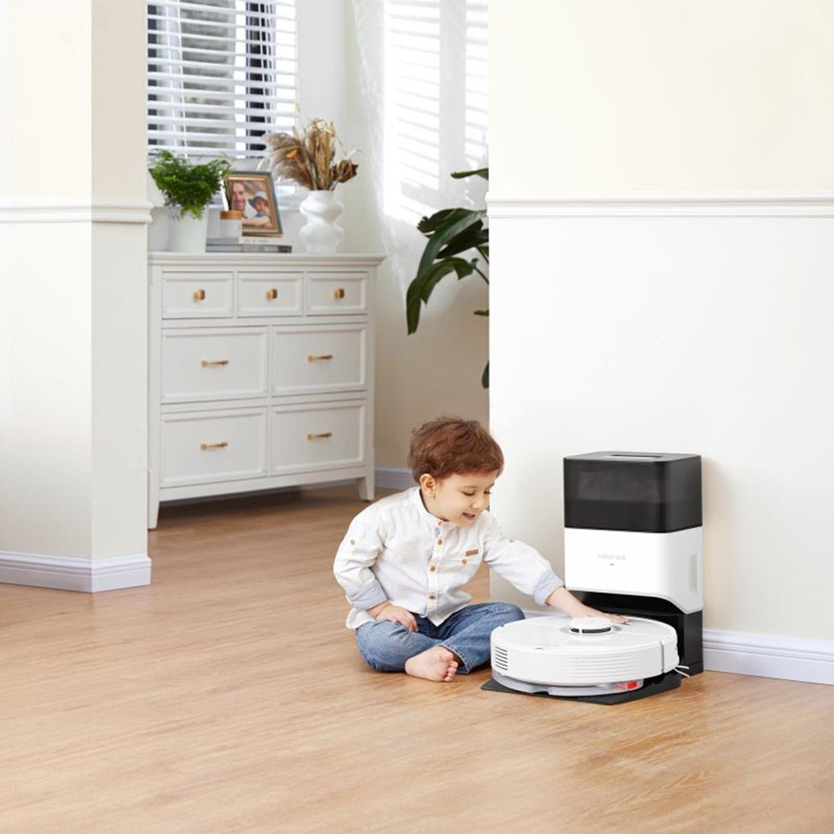 Roborock Saugroboter Q7 Max+ mit Zubehör-Set, 58,00 W, 4200Pa, Intelligente Staubsammlung, mit Saugstation (2,5L), Teppichboden reinigen, 3D-Map, LiDAR-Navigation, App-Steuerung