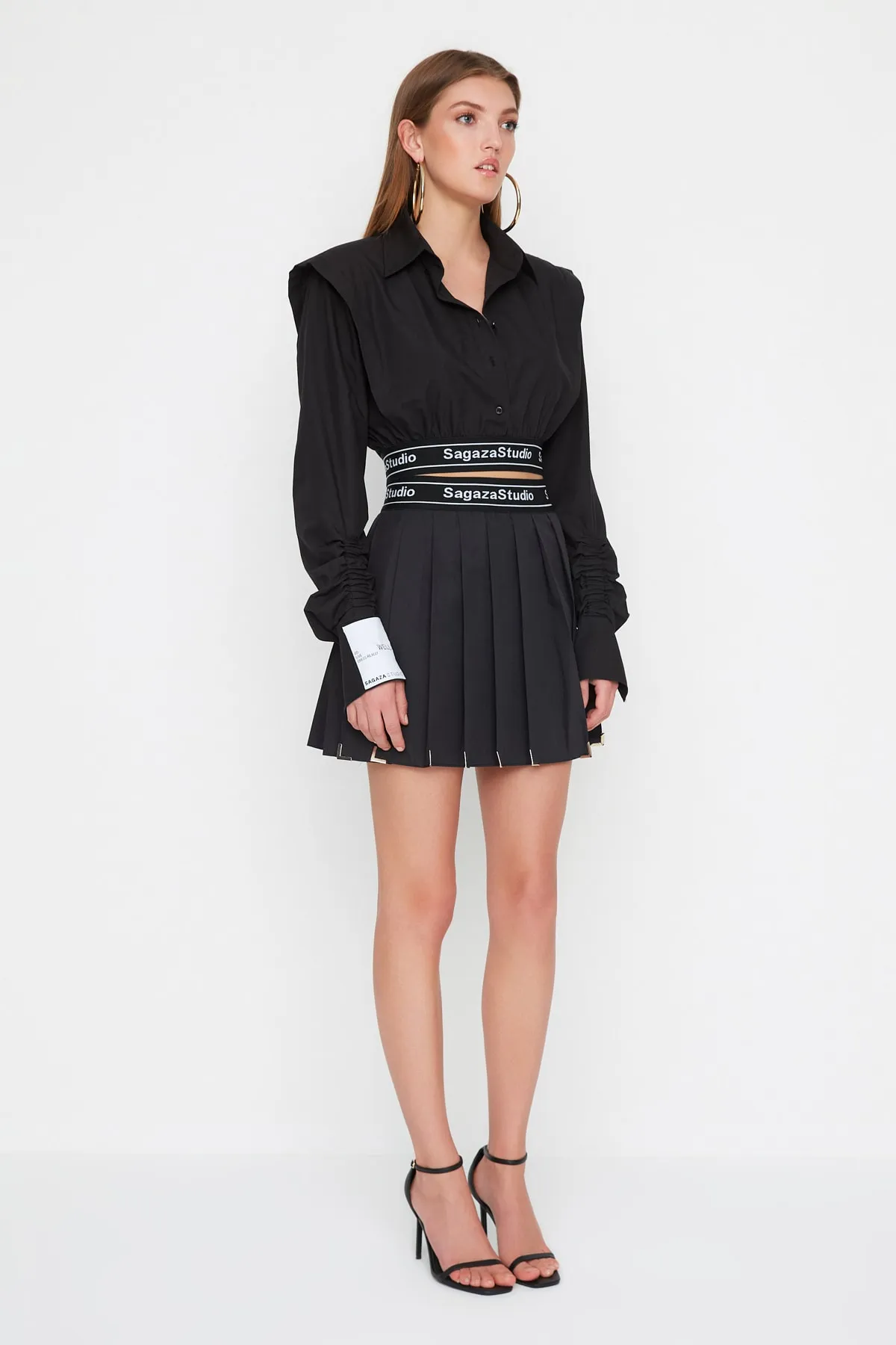 Trendyol Collection  X Sagaza Studio Schwarzer Popelinerock mit Metall-Accessoire-Detail TPRSS22ET00004