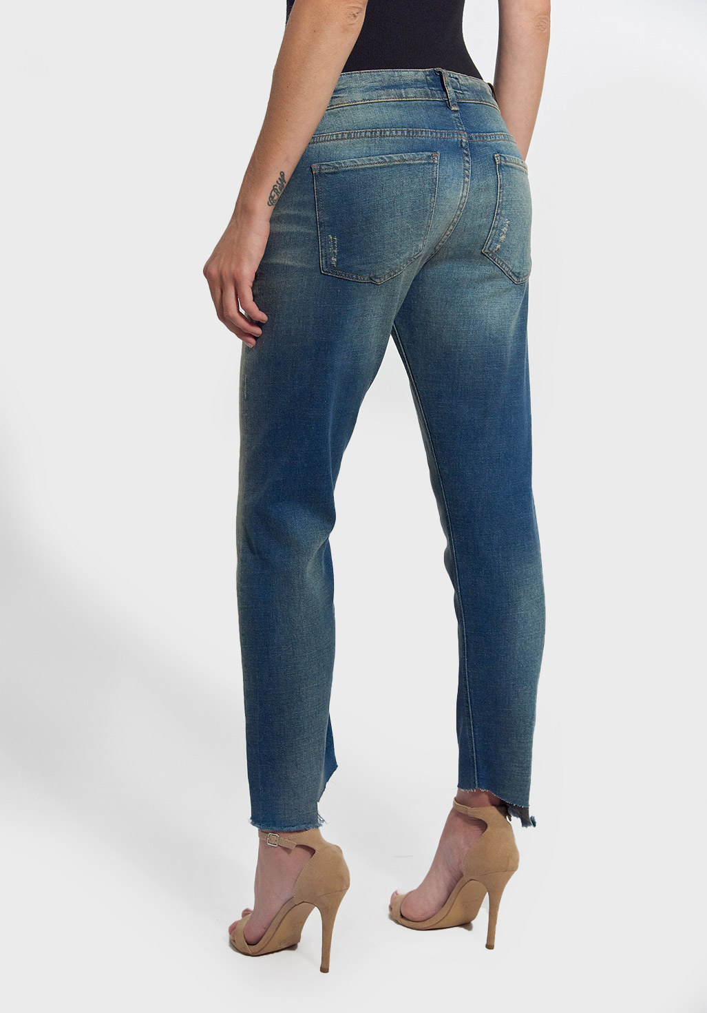 FUNKY  Jean effet délavé & déchiré avec broderie fils couleur, coupe straight