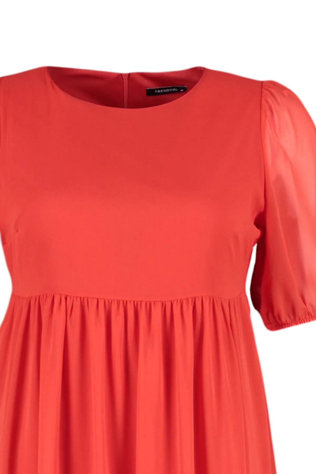 Trendyol Curve  Rotes gewebtes Chiffonkleid mit Ballonärmeln TBBSS23AH00041