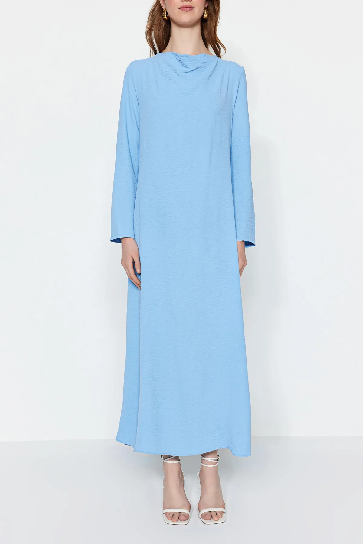 Trendyol Modest  Hellblaues Aerobin-Kleid mit Degaje-Kragen TCTSS23EB00277