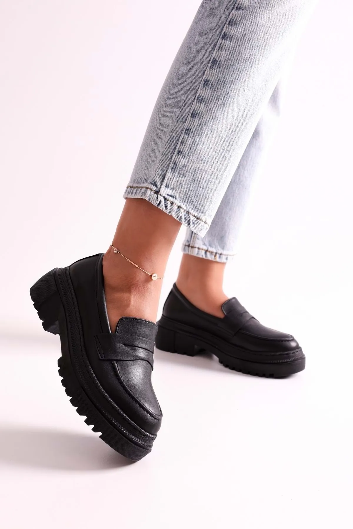 Shoeberry  Damen Motto Black Skin Loafer mit dicker Sohle Black Skin