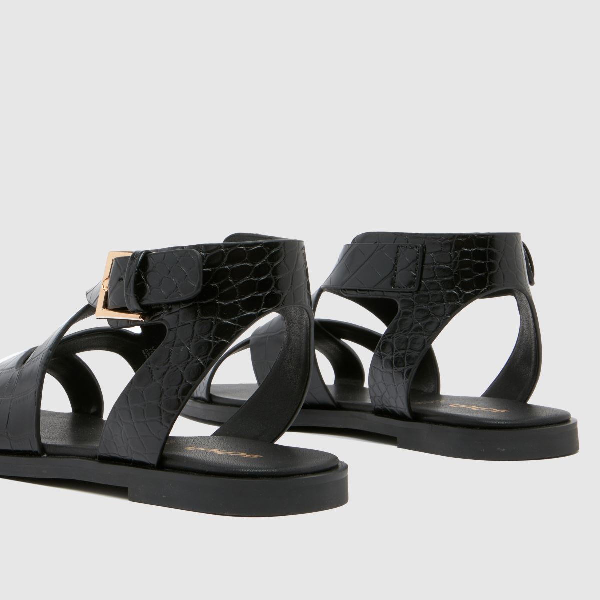 Schuh Tide – Svarta, platta sandaler med krokodilmönster