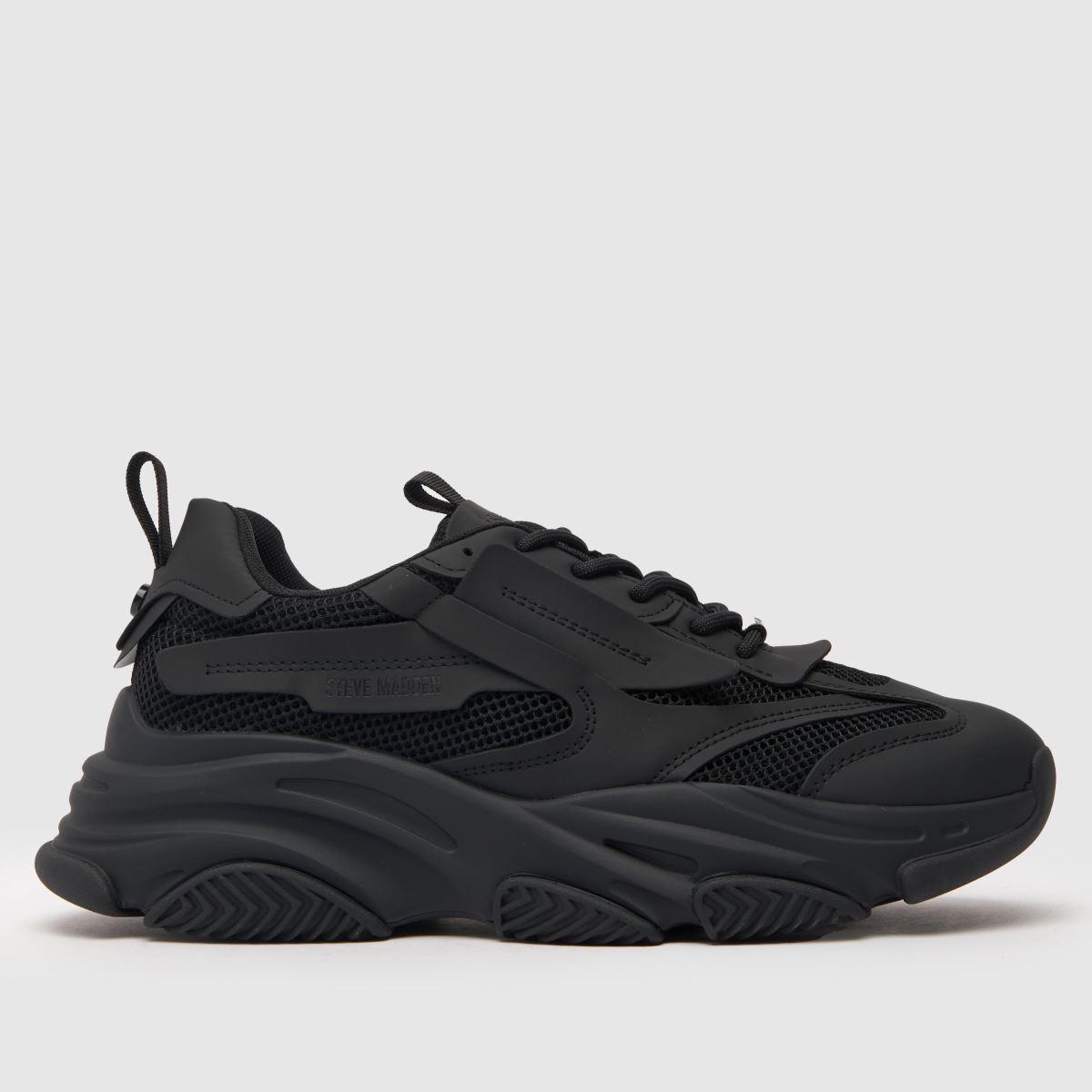 Steve Madden fekete cipőket is forgalmaz