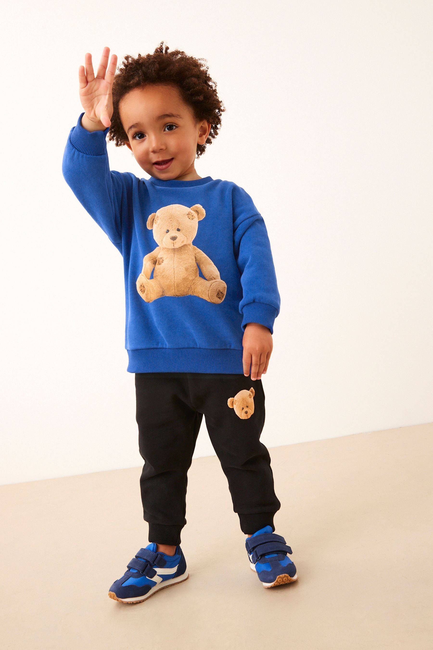 Next Sweatanzug Sweatshirt mit Motiv und Jogginghose im Set (2-tlg)