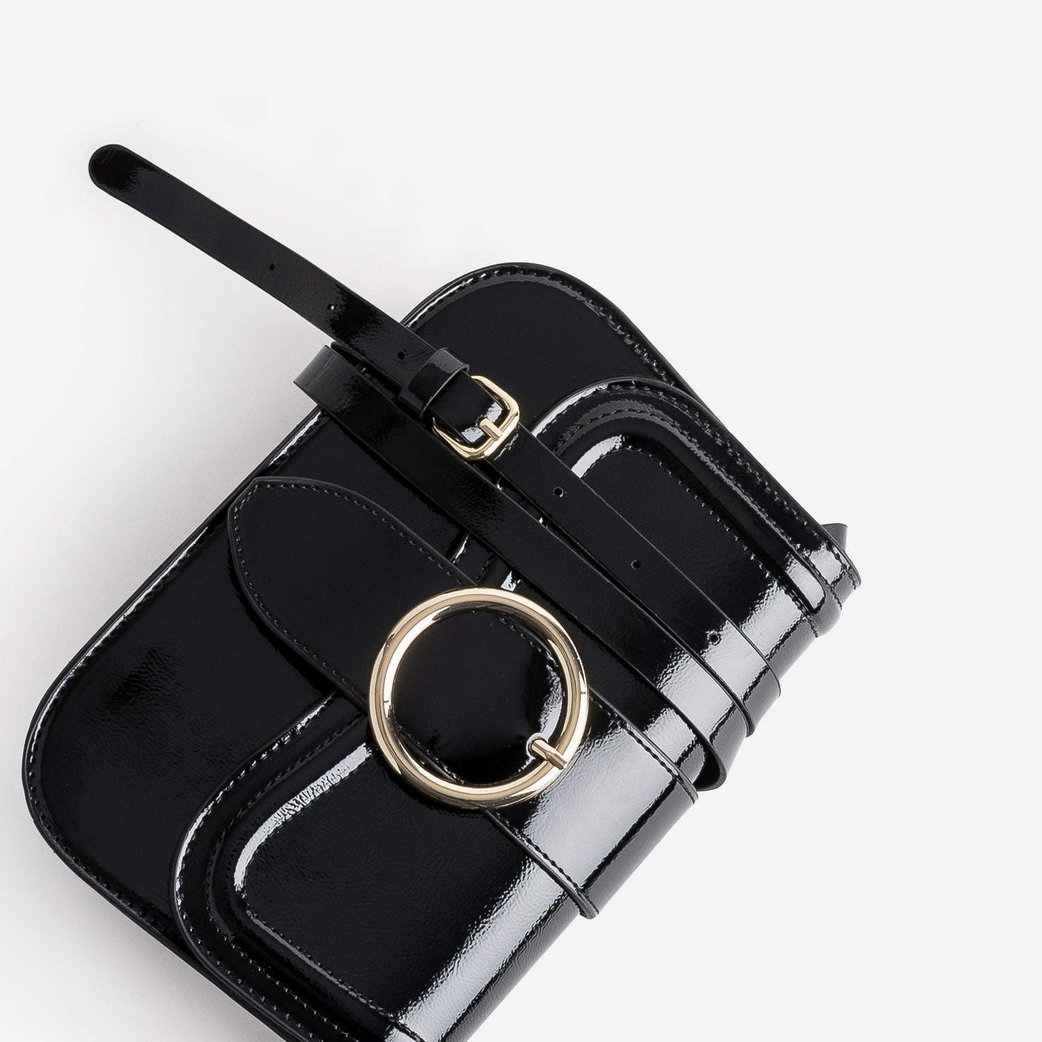 Sac à main noir verni maxi boucle ronde