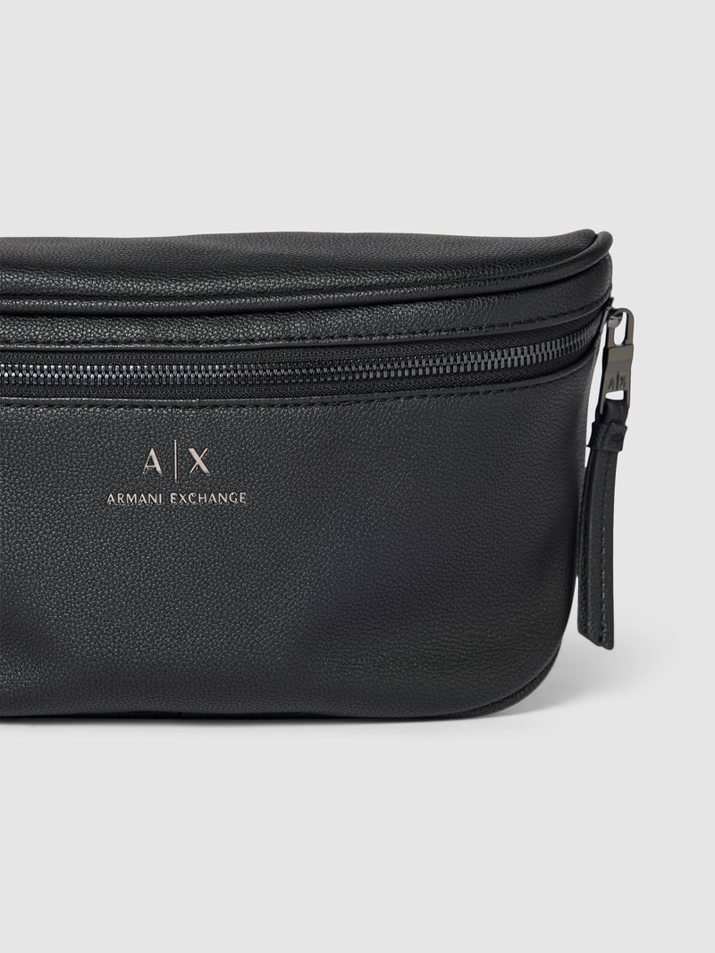 Bauchtasche mit Label-Detail in schwarz