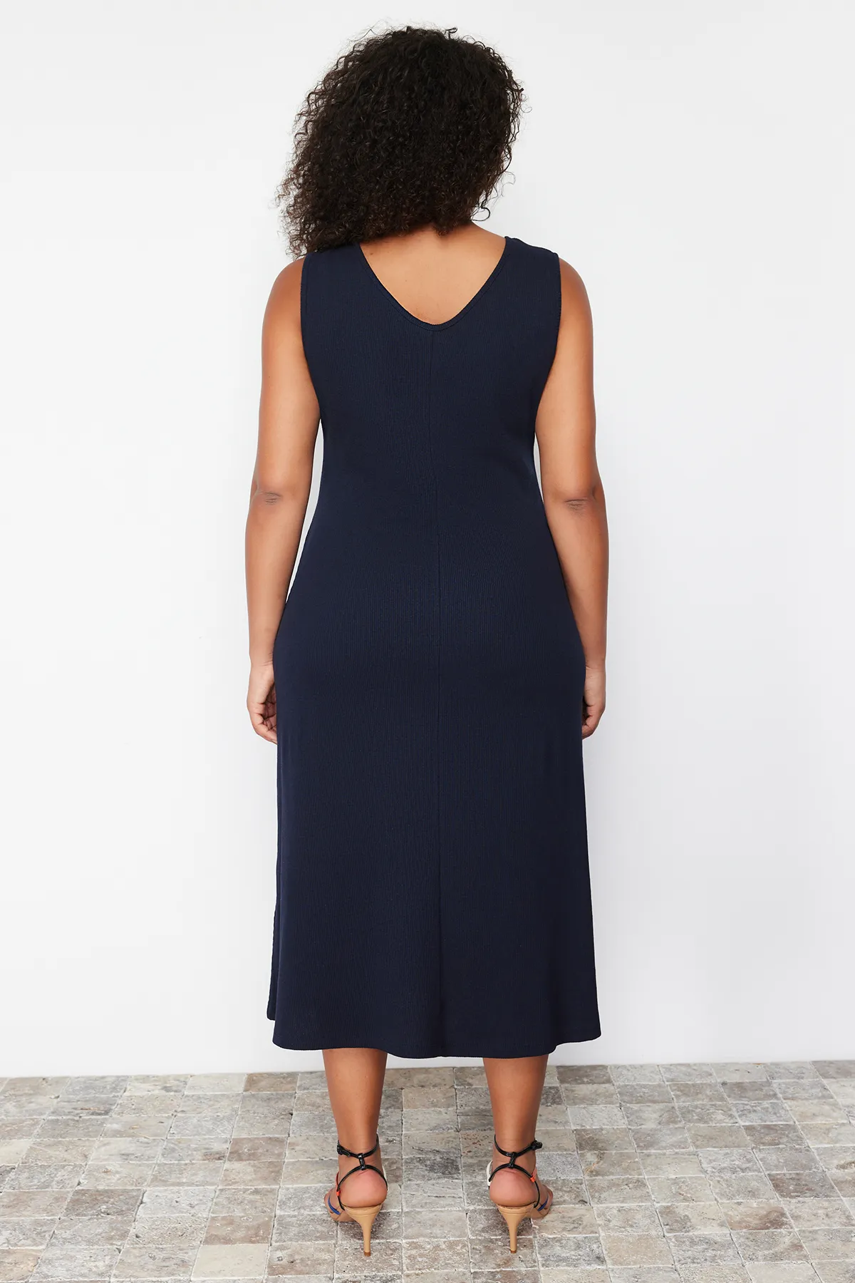 Trendyol Curve  Marineblaues schnurgebundenes Midi-Strickkleid in A-Linie TBBSS24AH00130