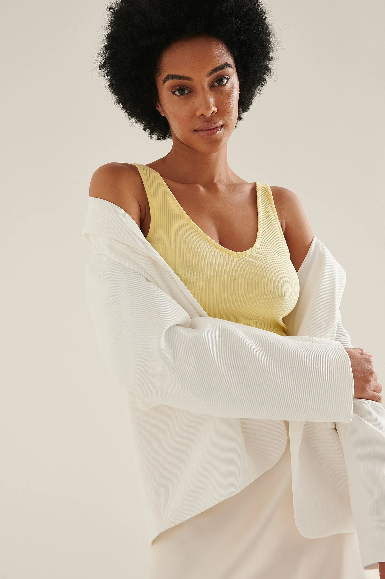 Geripptes Bio-Crop-Top mit V-Ausschnitt