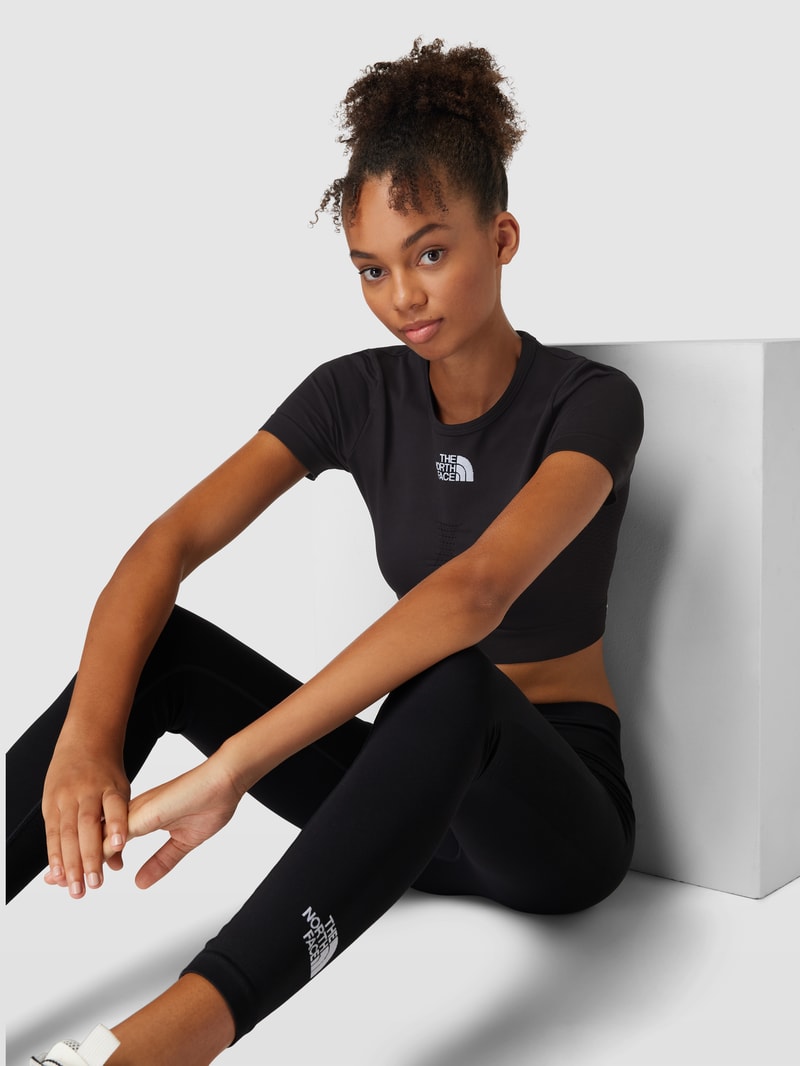 Cropped T-Shirt mit Label-Detail Modell 'NEW SEAMLESS' in schwarz