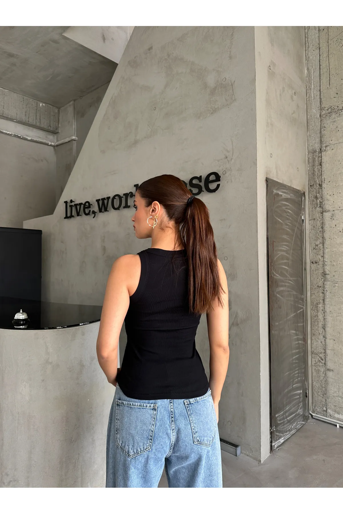 Laluvia  Schwarzes, langes Neckholder-Tanktop mit dicker Paspelierung