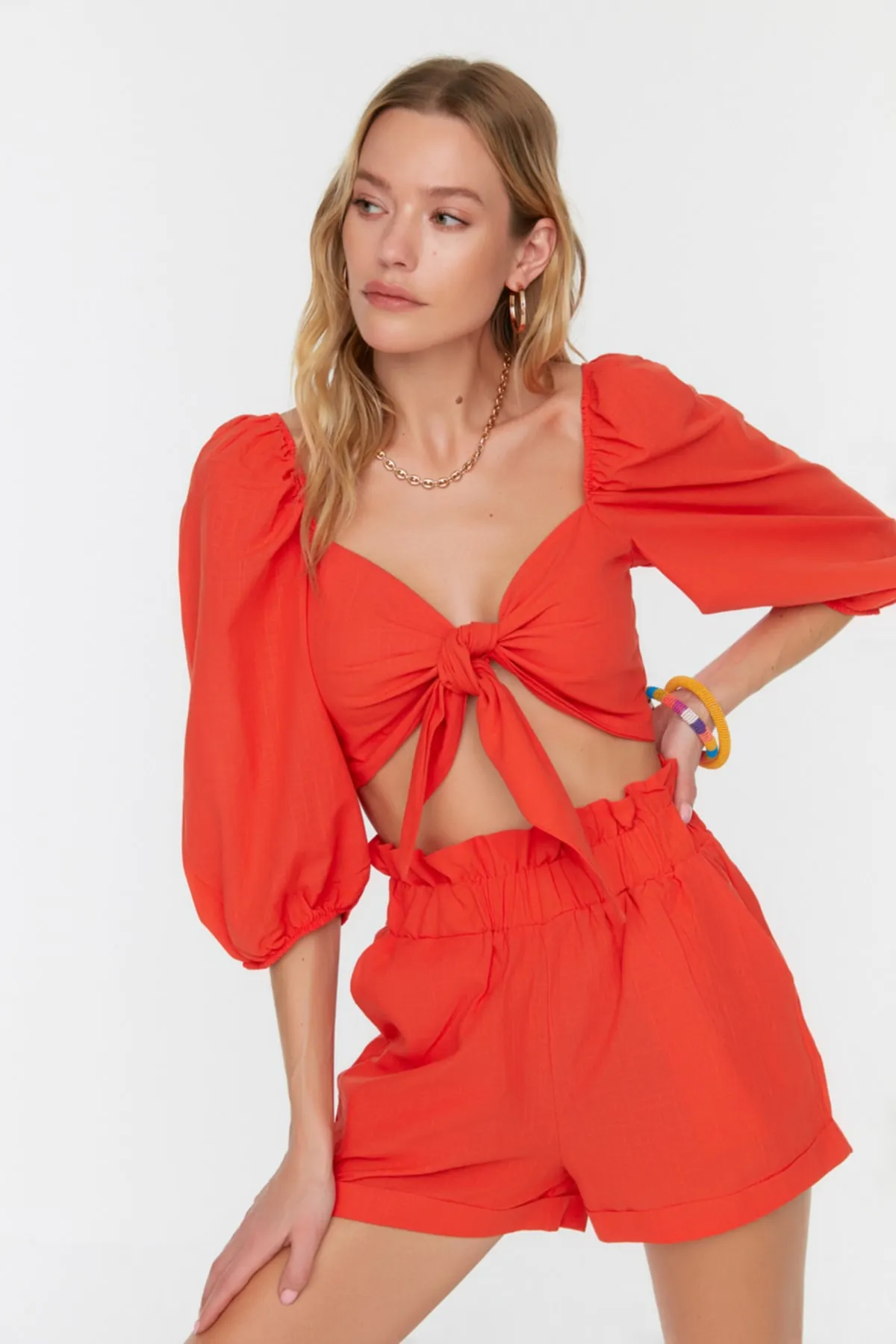 Trendyol Collection  Rotes Strand-Unterteil-Top-Set mit Krawattendetails TBESS21AU0166