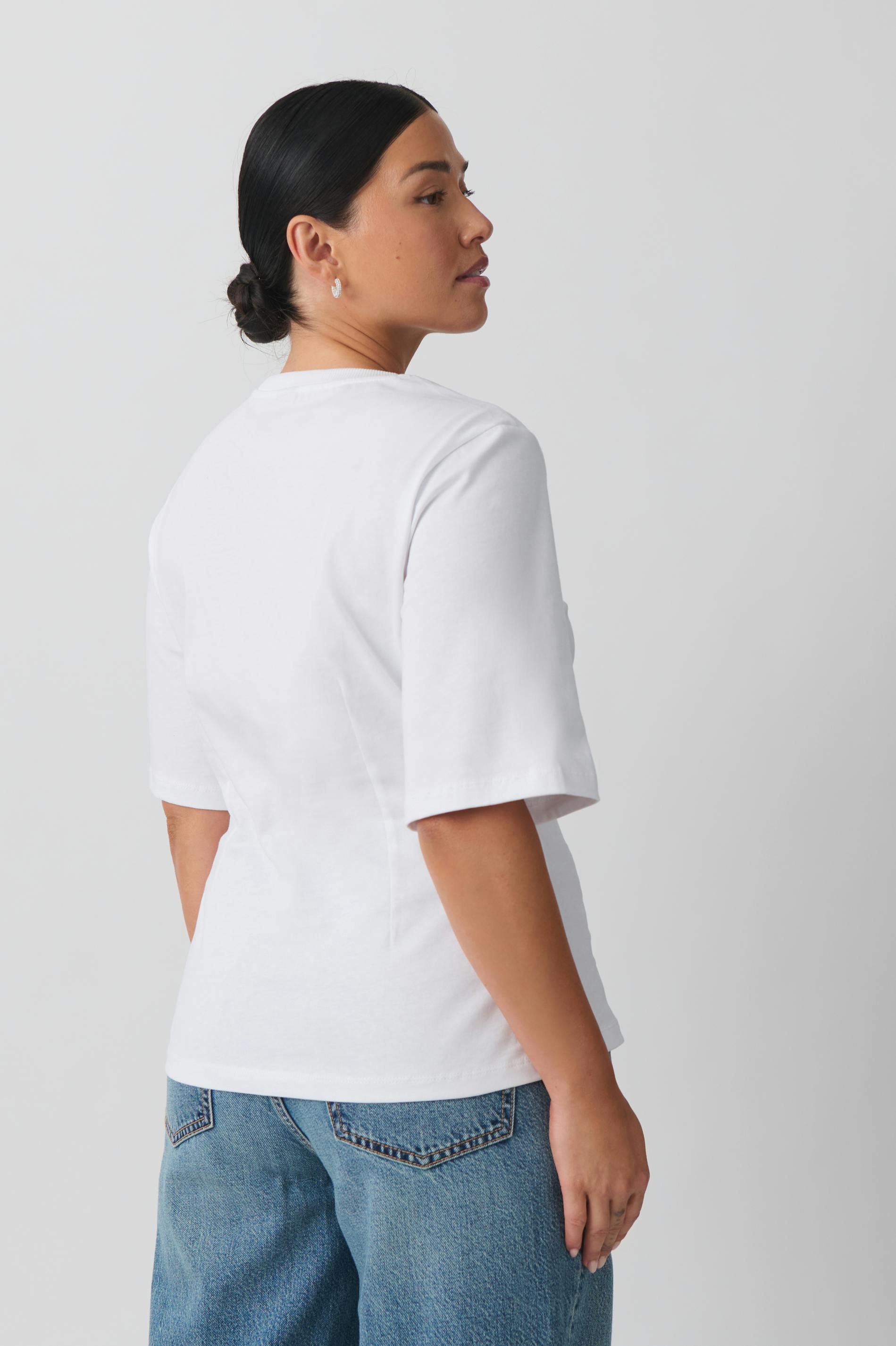 Fitted tee