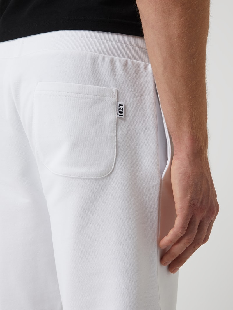 Sweatshorts mit Eingrifftaschen in weiß