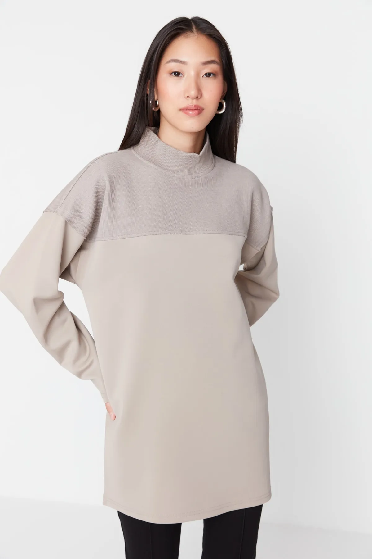 Trendyol Modest  Nerzfarbene gestrickte Tunika mit Blockfarben TCTAW23UK00060
