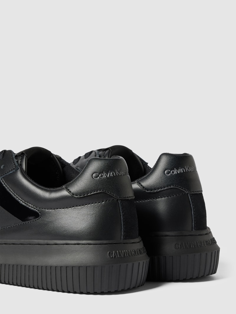 Sneaker aus echtem Leder in schwarz