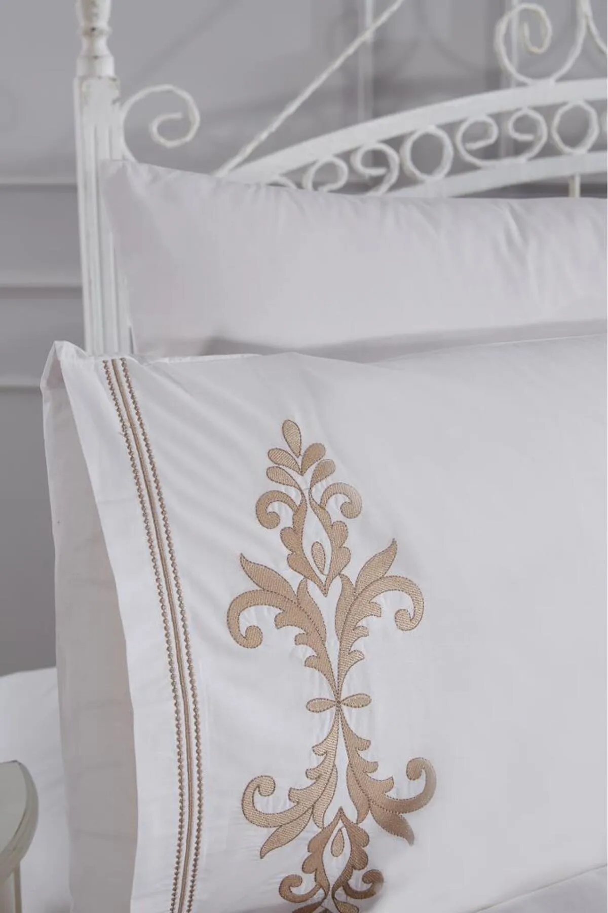 Çeyiz Diyarı  Adelina Besticktes 6-teiliges Bettbezug-Set, Creme