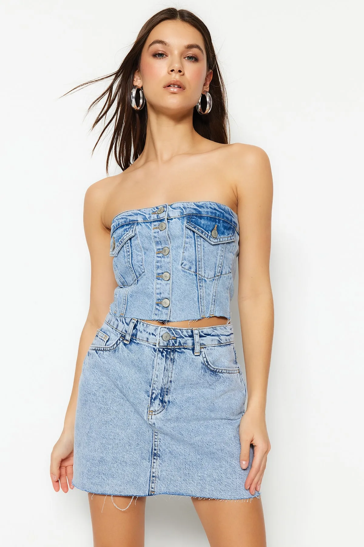 Trendyol Collection  Trägerloses Denim-Bustier mit blauen Nähten und detaillierten Nähten TWOSS23BS00008