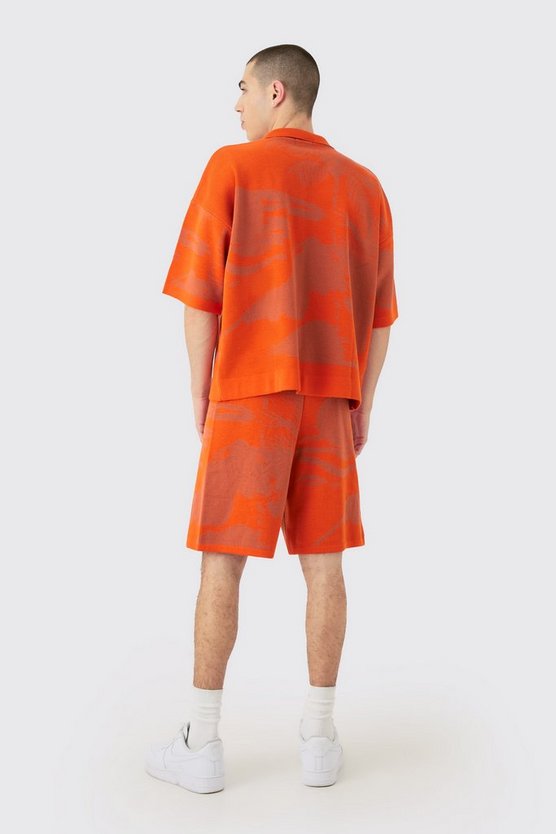 Kastiges Poloshirt und Shorts