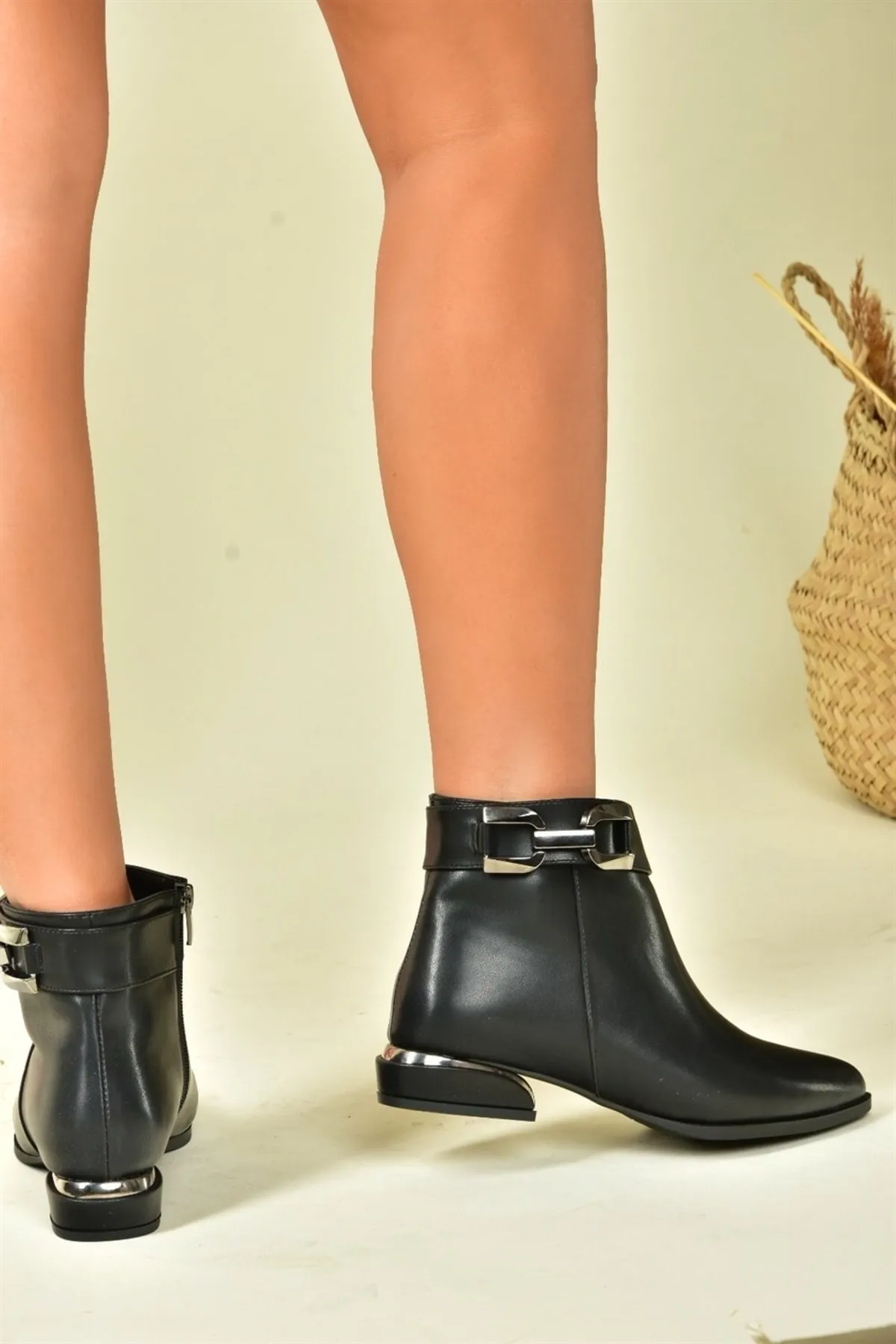 Fox Shoes  Schwarze Daily-Damenstiefel mit niedrigem Absatz N820001609
