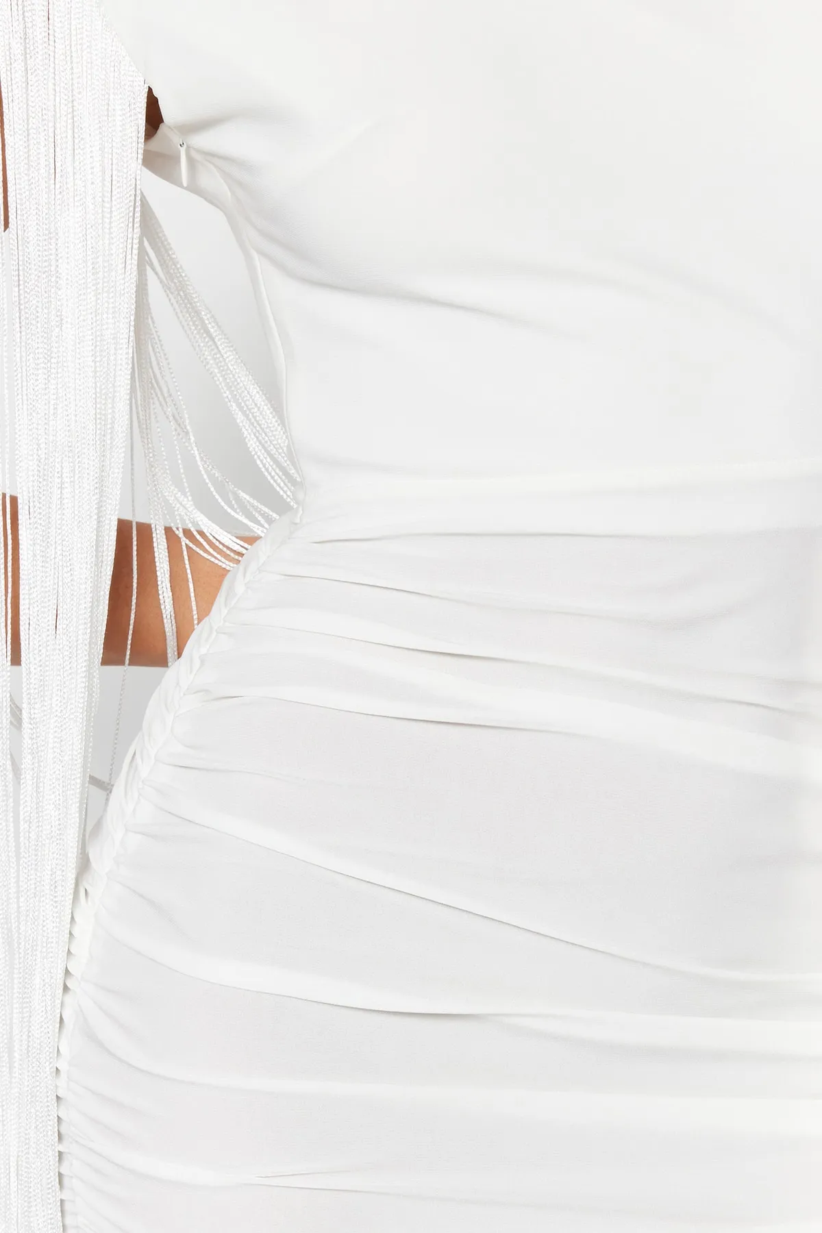 Trendyol Collection  Ecrufarbenes, gefüttertes, gestricktes, mit Quasten besetztes, detailliertes Brautabendkleid mit Fensterausschnitt und Aussparungen TPRSS23EL00181