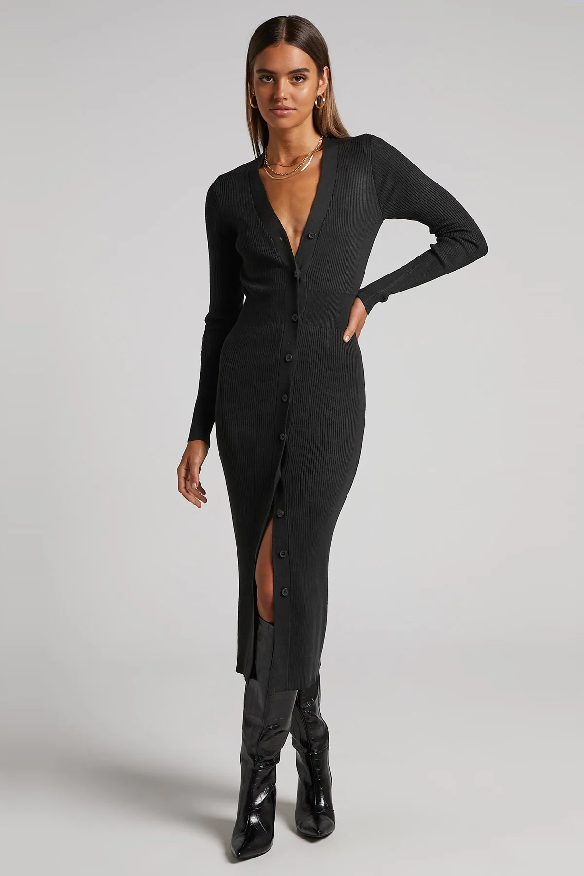 Madmext  Schwarzes, geknöpftes, langes Strickkleid mit V-Ausschnitt Mg1703