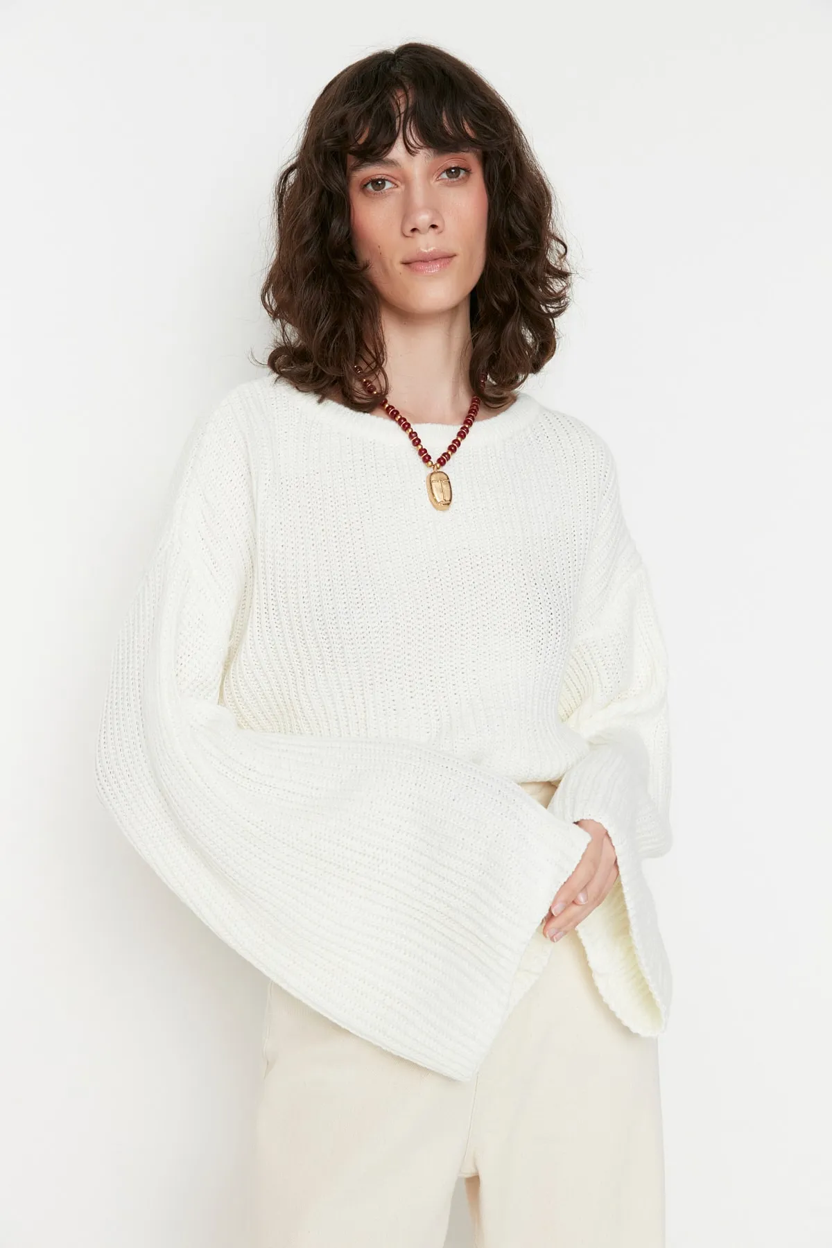 Trendyol Collection  Ecrufarbener, kurzer Strickpullover mit spanischen Ärmeln TWOAW20KZ0743