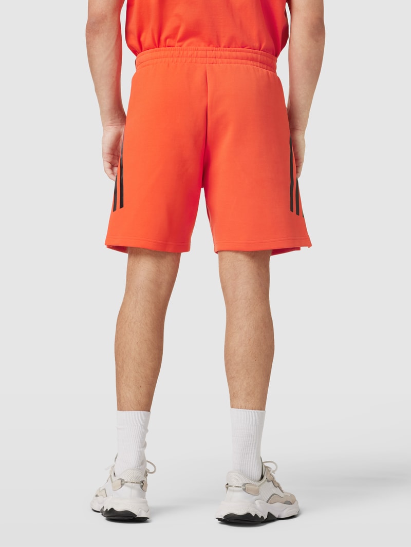Shorts mit Label-Detail in rot