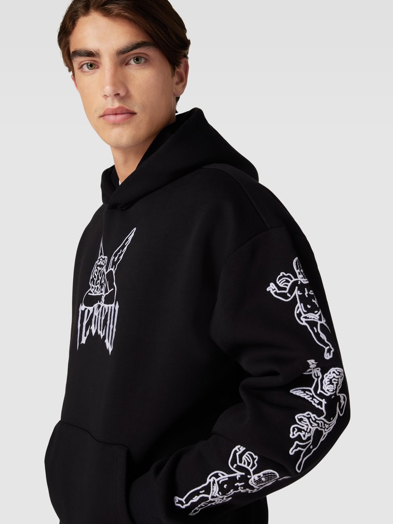 Hoodie mit Motiv-Stitching in schwarz