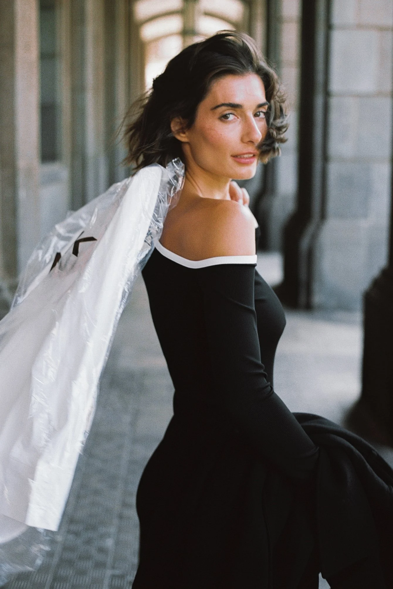 Asymmetrisches geripptes Midikleid