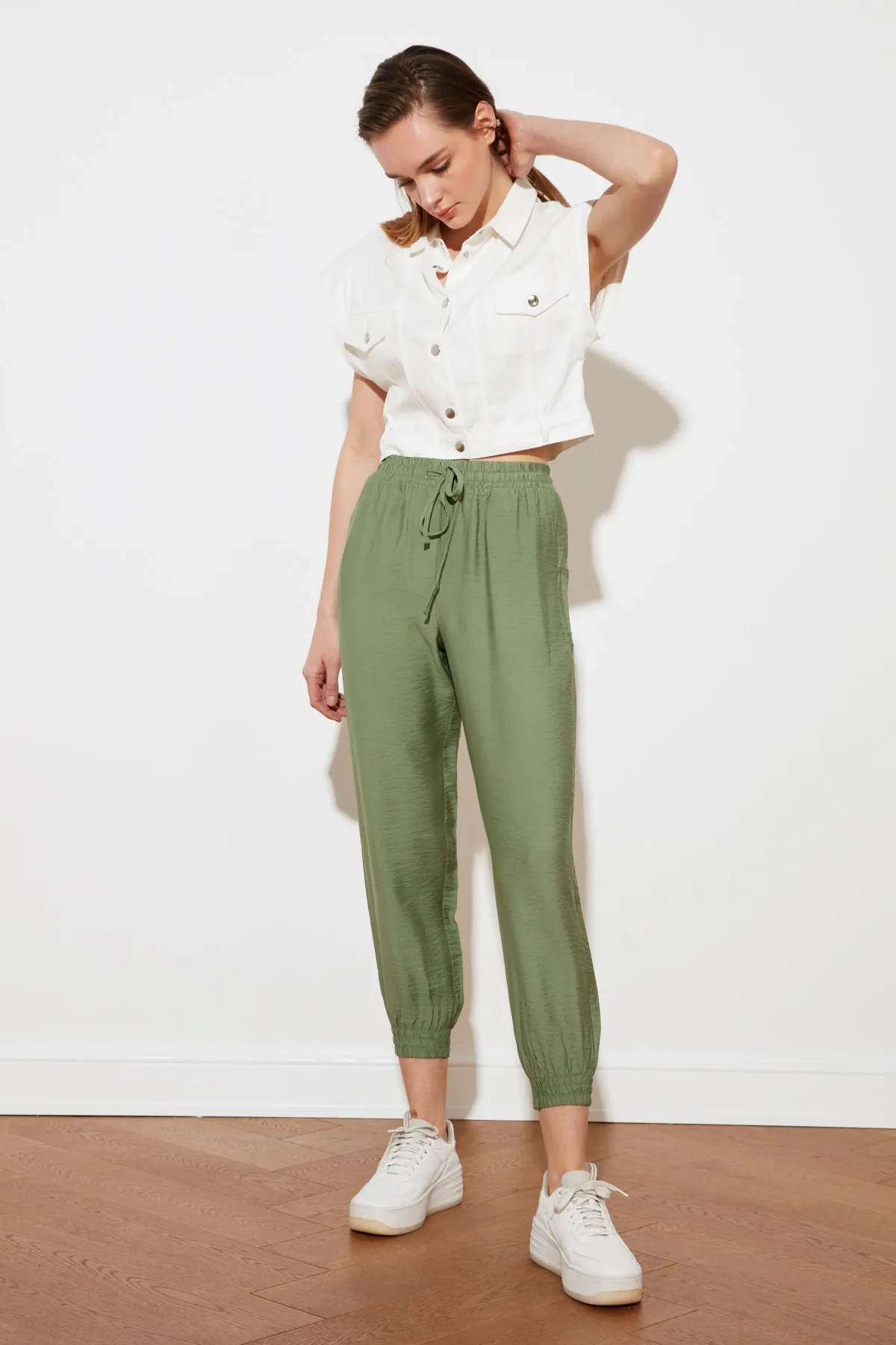 Trendyol Collection  Grüne Jogger-Webhose TWOSS20PL0129