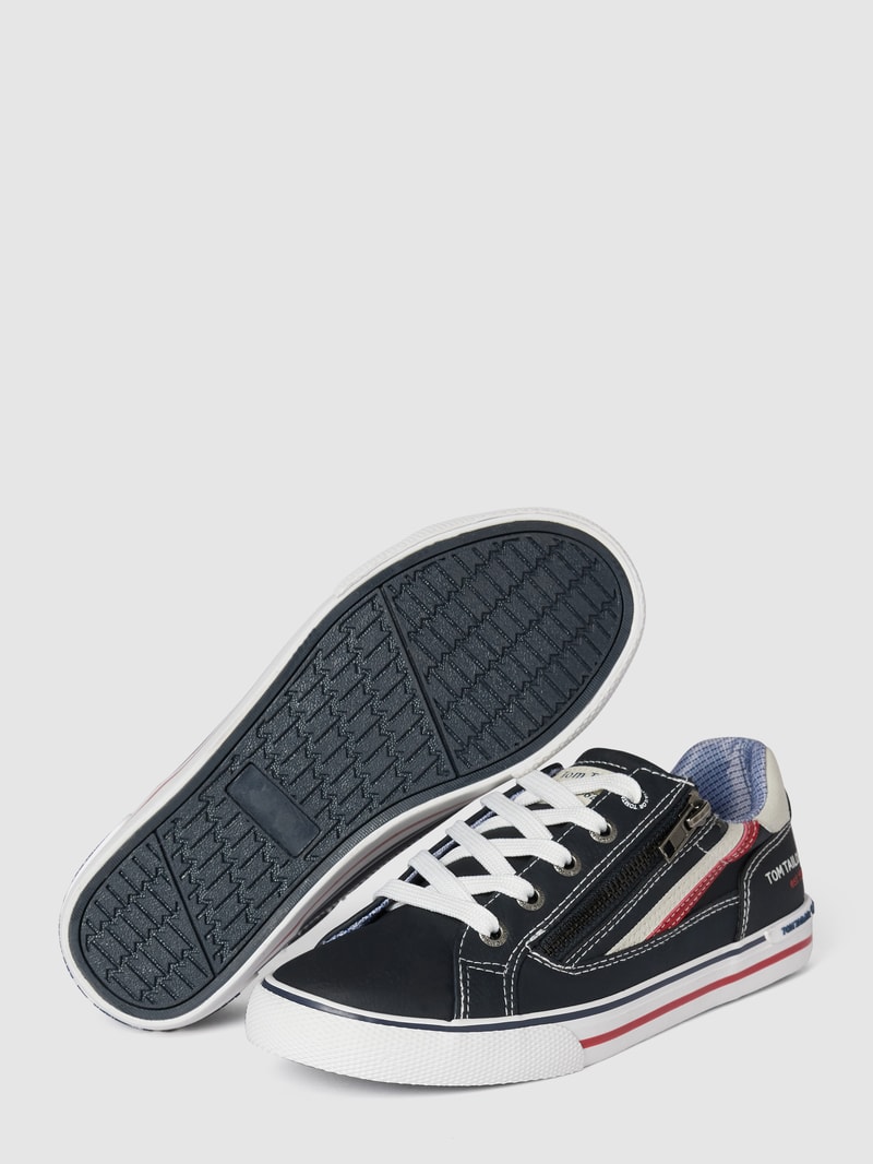 Sneaker mit Label-Details in marineblau
