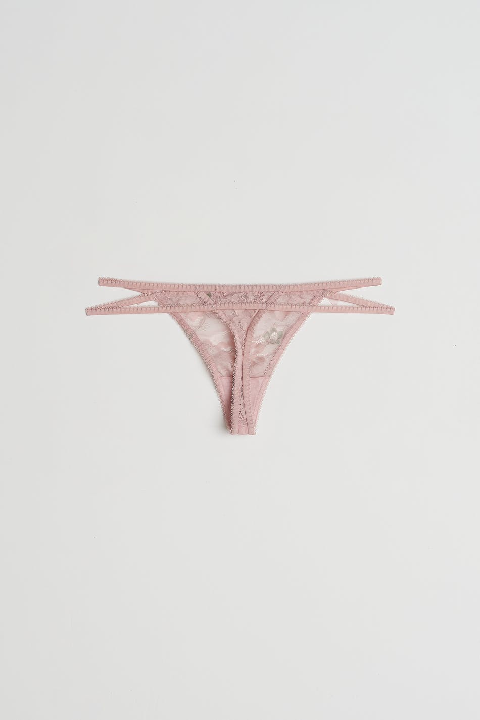 Saga lace string