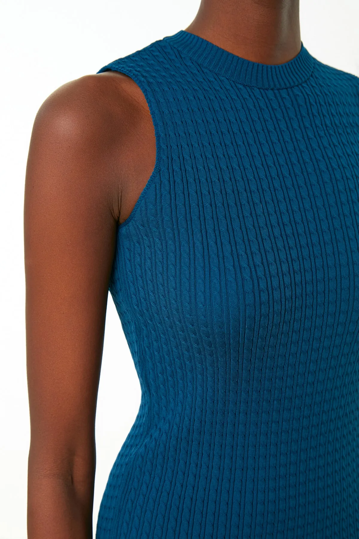 Trendyol Collection  Marineblaues Midi-Strickkleid mit detailliertem Strickmuster TWOSS22EL2363