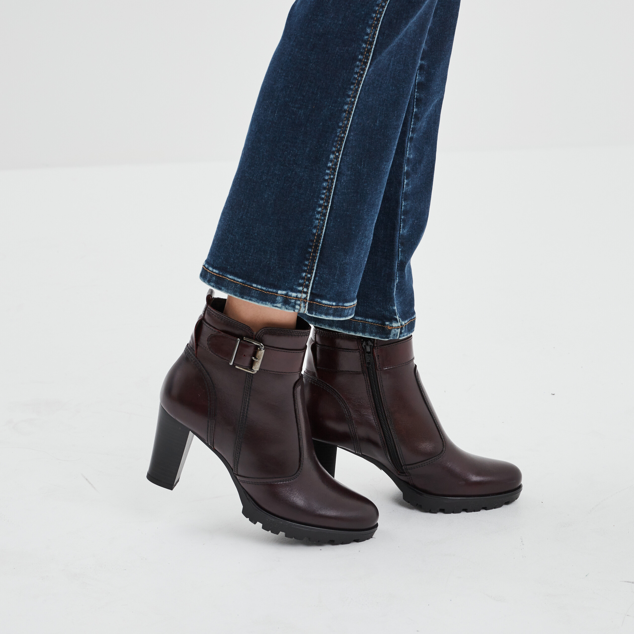 Bottines à talons avec boucles en cuir bordeaux femme | La Halle
