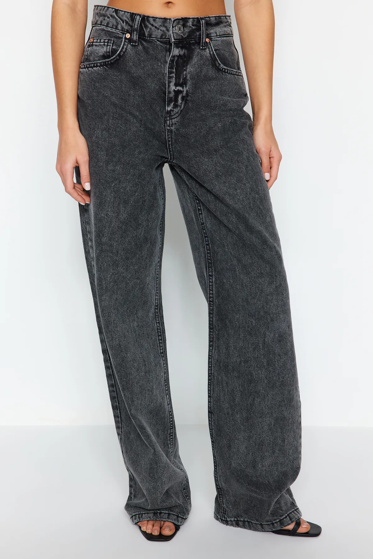 Trendyol Collection  Anthrazitfarbene High-Waist-Jeans mit weitem Bein TWOSS24JE00050