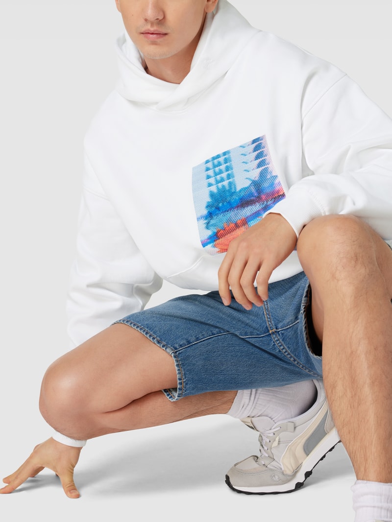 Hoodie mit Motiv-Stitching in weiß