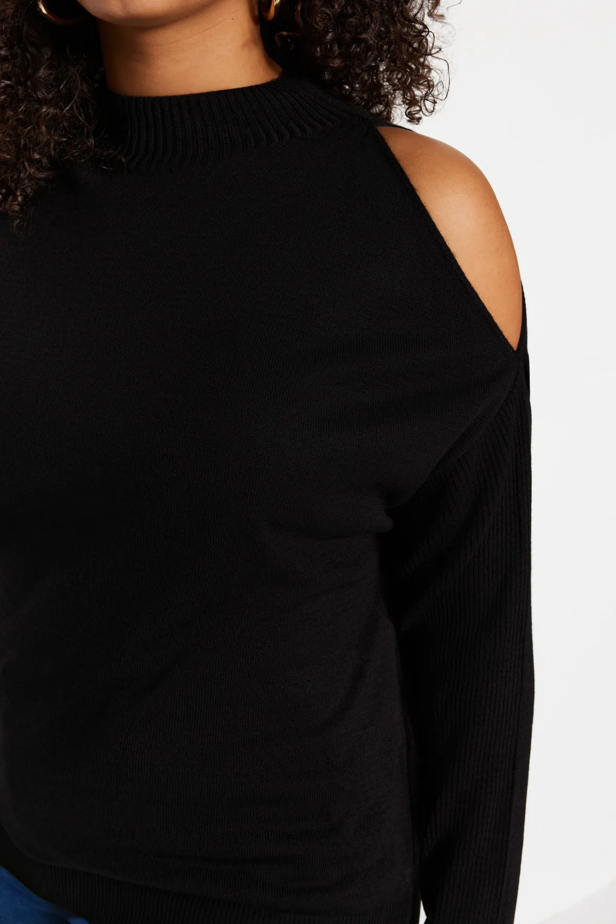 Trendyol Curve  Schwarzer, detaillierter Strickpullover mit Cut-Outs
