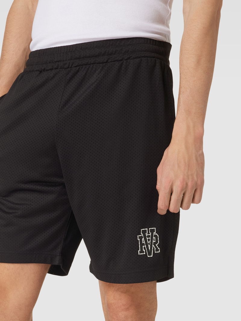 Shorts mit Camouflage-Muster in schwarz